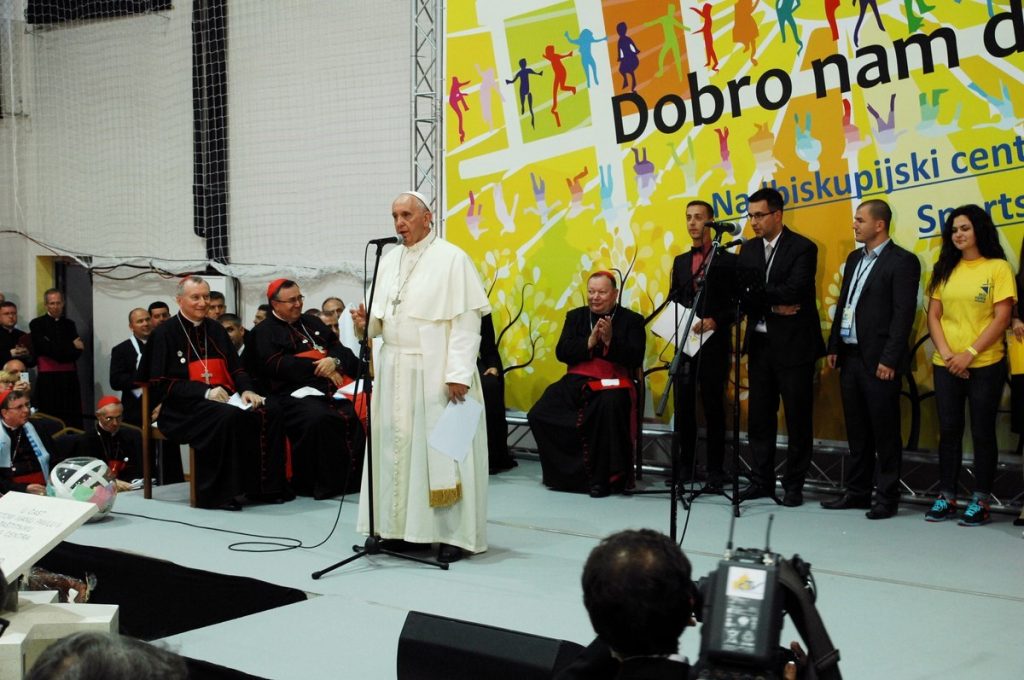 Papa se obraca mladima 2