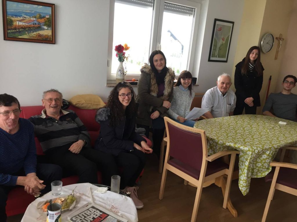 Mladi iz doma