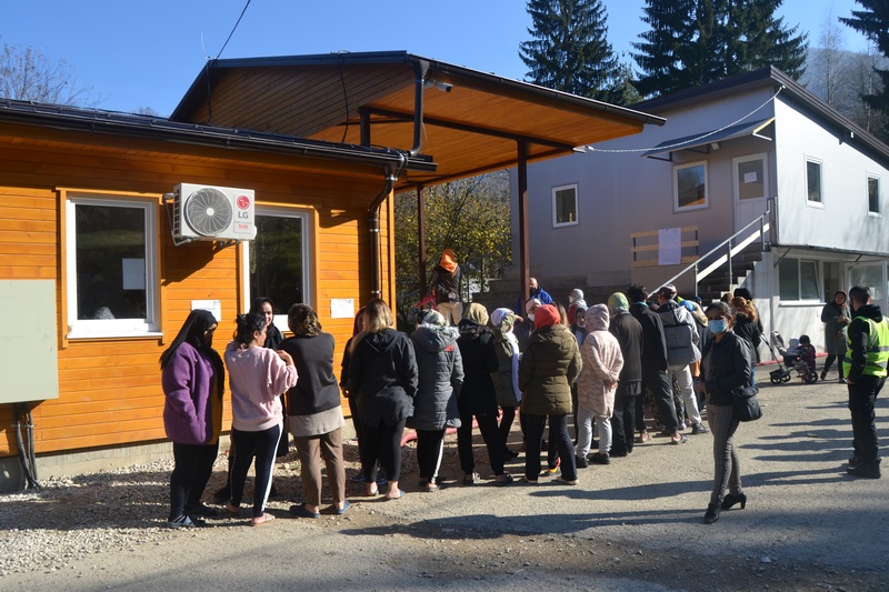 migranti u redu Copy