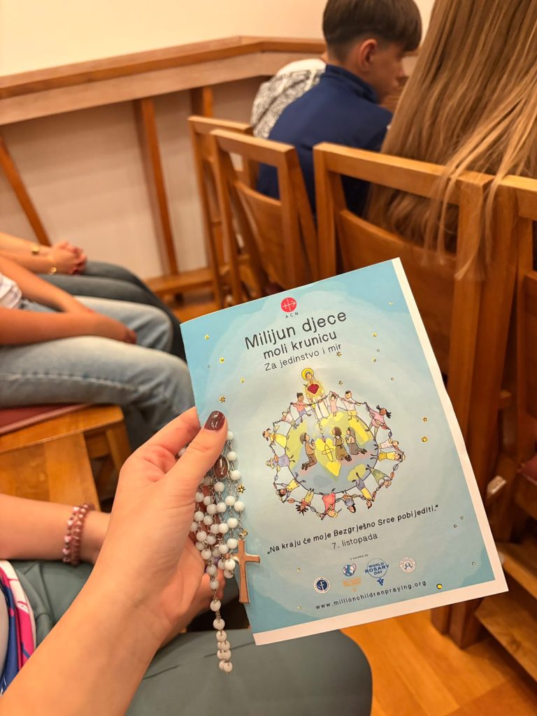 Milijun djece moli krunicu