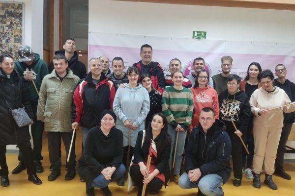 IMG-33e5e6fd111f557576bcc1d5b188111d-V