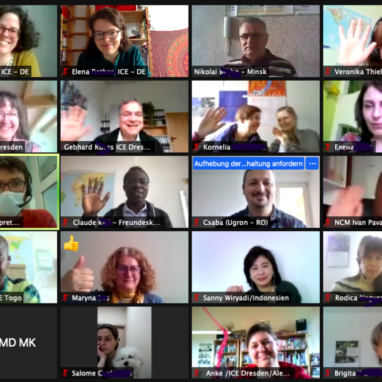 Tag 1 winken Namen geschwärzt